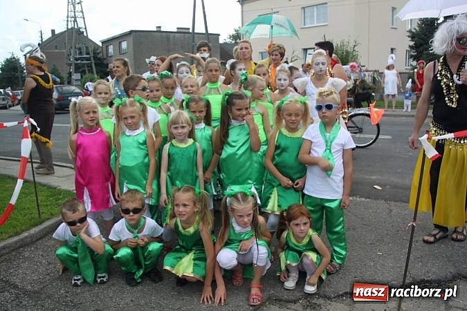 Zdjęcie w galerii na portalu naszraciborz.pl: Harnaś w koloratce i jego weseli parafianie, czyli wojnowickie dożynki 2014 wiadomości z regionu