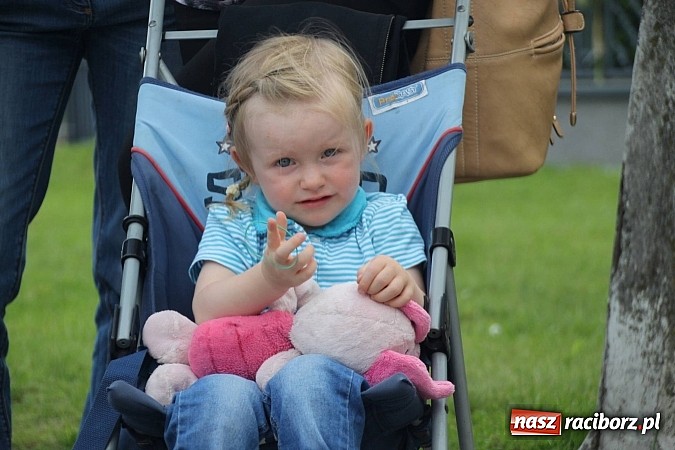 Zdjęcie w galerii na portalu naszraciborz.pl: Harnaś w koloratce i jego weseli parafianie, czyli wojnowickie dożynki 2014 wiadomości z regionu