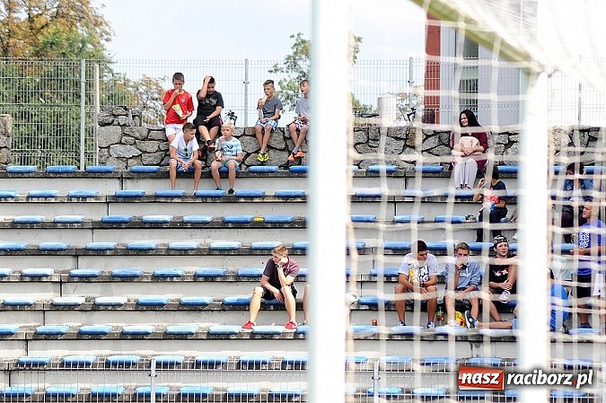 Zdjęcie w galerii na portalu naszraciborz.pl: UKS Ikar lepszy w derbach Raciborza wiadomości z regionu