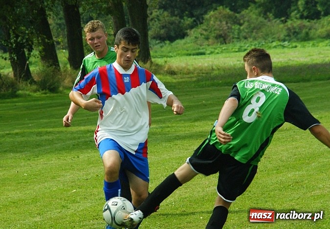 Zdjęcie w galerii na portalu naszraciborz.pl: Juniorzy Cyprzanowa lepsi w Bieńkowicach wiadomości z regionu