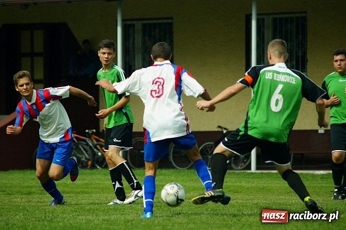 Zdjęcie w galerii na portalu naszraciborz.pl: Juniorzy Cyprzanowa lepsi w Bieńkowicach wiadomości z regionu