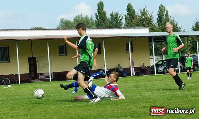 Zdjęcie w galerii na portalu naszraciborz.pl: Juniorzy Cyprzanowa lepsi w Bieńkowicach wiadomości z regionu
