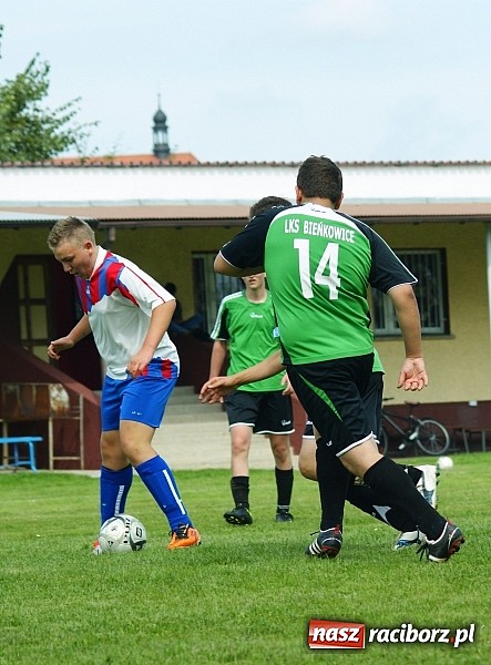 Zdjęcie w galerii na portalu naszraciborz.pl: Juniorzy Cyprzanowa lepsi w Bieńkowicach wiadomości z regionu