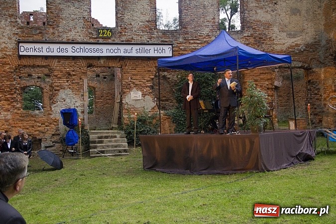 Zdjęcie w galerii na portalu naszraciborz.pl: Marta Klubowicz na scenie plenerowej w Łubowicach wiadomości z regionu