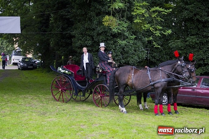 Zdjęcie w galerii na portalu naszraciborz.pl: Marta Klubowicz na scenie plenerowej w Łubowicach wiadomości z regionu