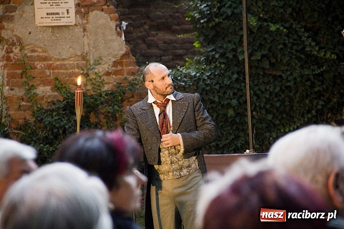 Zdjęcie w galerii na portalu naszraciborz.pl: Marta Klubowicz na scenie plenerowej w Łubowicach wiadomości z regionu