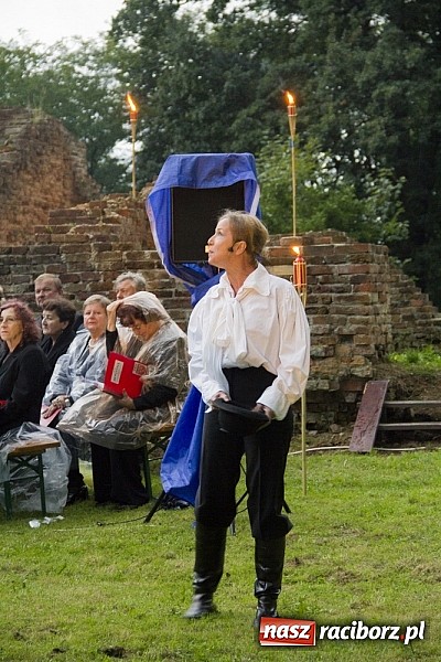 Zdjęcie w galerii na portalu naszraciborz.pl: Marta Klubowicz na scenie plenerowej w Łubowicach wiadomości z regionu