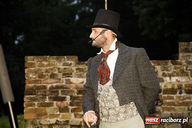 Zdjęcie w galerii na portalu naszraciborz.pl: Marta Klubowicz na scenie plenerowej w Łubowicach wiadomości z regionu