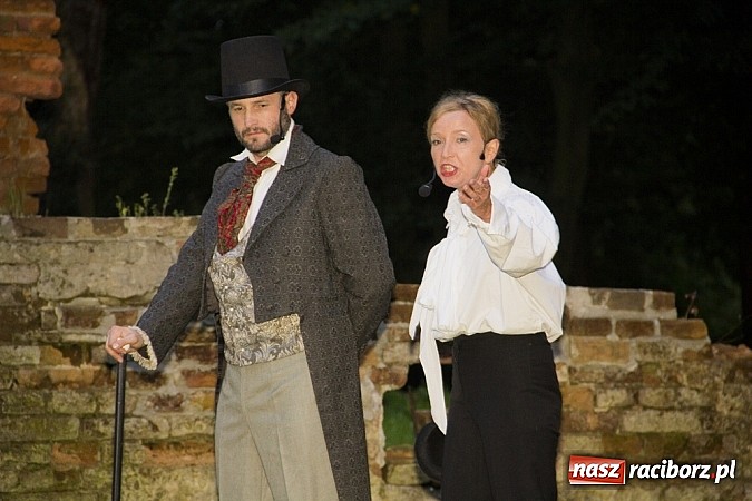 Zdjęcie w galerii na portalu naszraciborz.pl: Marta Klubowicz na scenie plenerowej w Łubowicach wiadomości z regionu