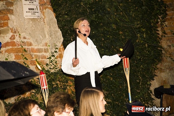 Zdjęcie w galerii na portalu naszraciborz.pl: Marta Klubowicz na scenie plenerowej w Łubowicach wiadomości z regionu