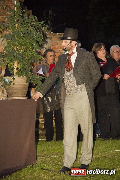 Zdjęcie w galerii na portalu naszraciborz.pl: Marta Klubowicz na scenie plenerowej w Łubowicach wiadomości z regionu