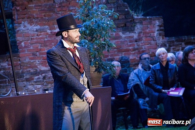 Zdjęcie w galerii na portalu naszraciborz.pl: Marta Klubowicz na scenie plenerowej w Łubowicach wiadomości z regionu