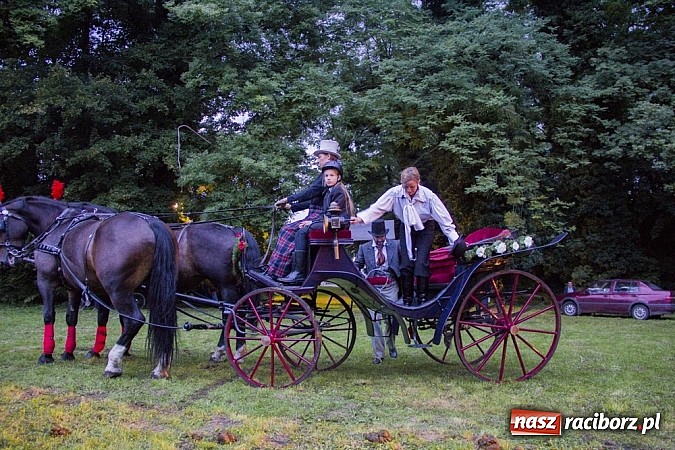 Zdjęcie w galerii na portalu naszraciborz.pl: Marta Klubowicz na scenie plenerowej w Łubowicach wiadomości z regionu
