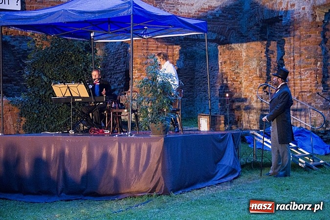 Zdjęcie w galerii na portalu naszraciborz.pl: Marta Klubowicz na scenie plenerowej w Łubowicach wiadomości z regionu