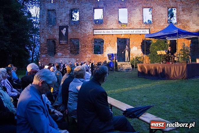 Zdjęcie w galerii na portalu naszraciborz.pl: Marta Klubowicz na scenie plenerowej w Łubowicach wiadomości z regionu