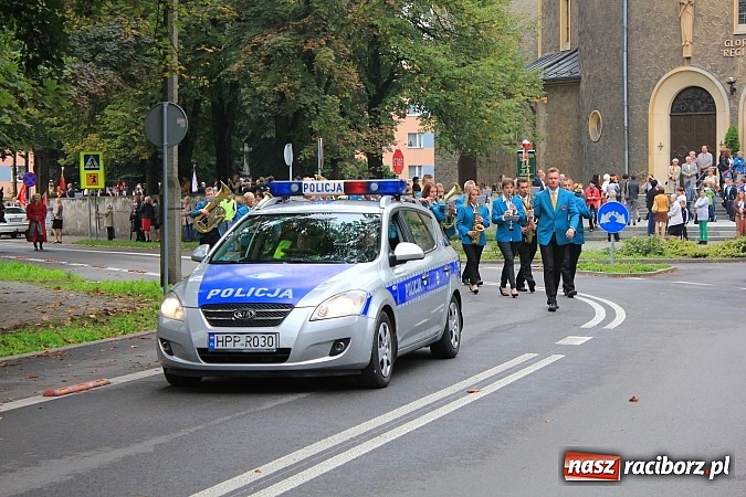 Zdjęcie w galerii na portalu naszraciborz.pl: Wojew&oacute;dzka inauguracja roku szkolnego w SP 15. Minister Edukacji Narodowej wręczyła pierwszoklasistom nowe elementarze! wiadomości z regionu