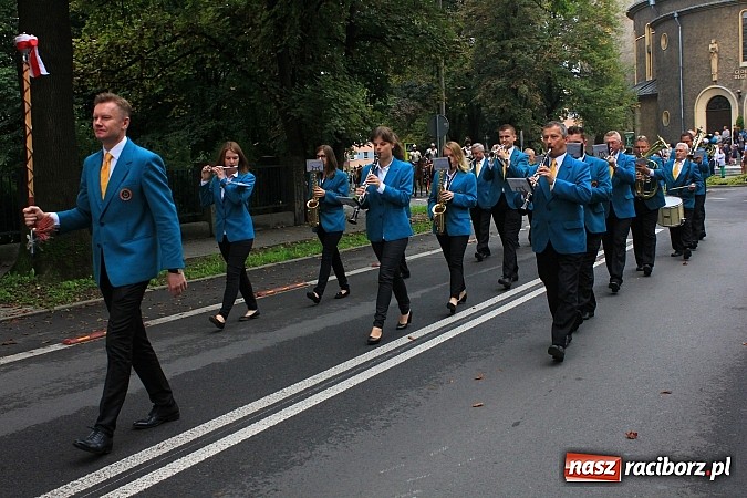Zdjęcie w galerii na portalu naszraciborz.pl: Wojew&oacute;dzka inauguracja roku szkolnego w SP 15. Minister Edukacji Narodowej wręczyła pierwszoklasistom nowe elementarze! wiadomości z regionu