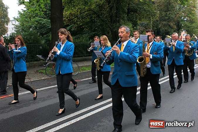 Zdjęcie w galerii na portalu naszraciborz.pl: Wojew&oacute;dzka inauguracja roku szkolnego w SP 15. Minister Edukacji Narodowej wręczyła pierwszoklasistom nowe elementarze! wiadomości z regionu