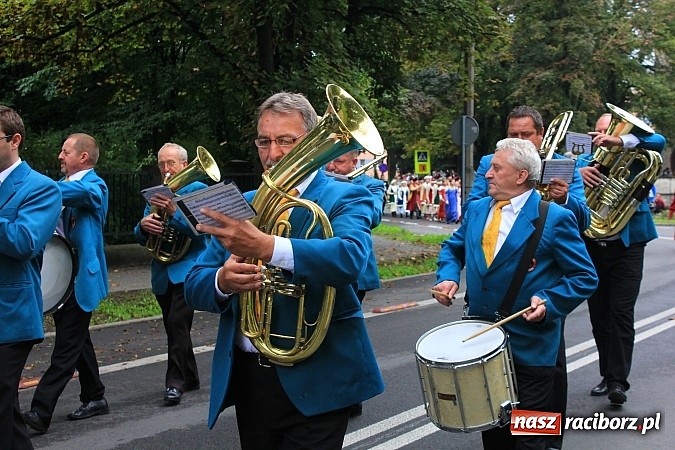 Zdjęcie w galerii na portalu naszraciborz.pl: Wojew&oacute;dzka inauguracja roku szkolnego w SP 15. Minister Edukacji Narodowej wręczyła pierwszoklasistom nowe elementarze! wiadomości z regionu
