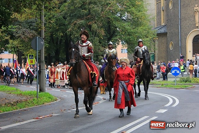 Zdjęcie w galerii na portalu naszraciborz.pl: Wojew&oacute;dzka inauguracja roku szkolnego w SP 15. Minister Edukacji Narodowej wręczyła pierwszoklasistom nowe elementarze! wiadomości z regionu
