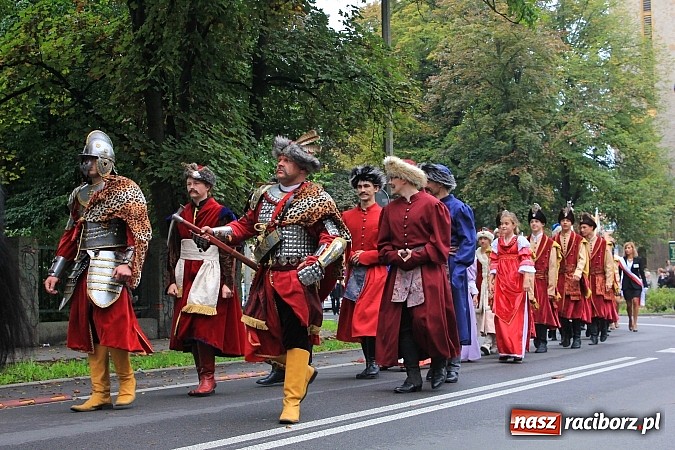 Zdjęcie w galerii na portalu naszraciborz.pl: Wojew&oacute;dzka inauguracja roku szkolnego w SP 15. Minister Edukacji Narodowej wręczyła pierwszoklasistom nowe elementarze! wiadomości z regionu