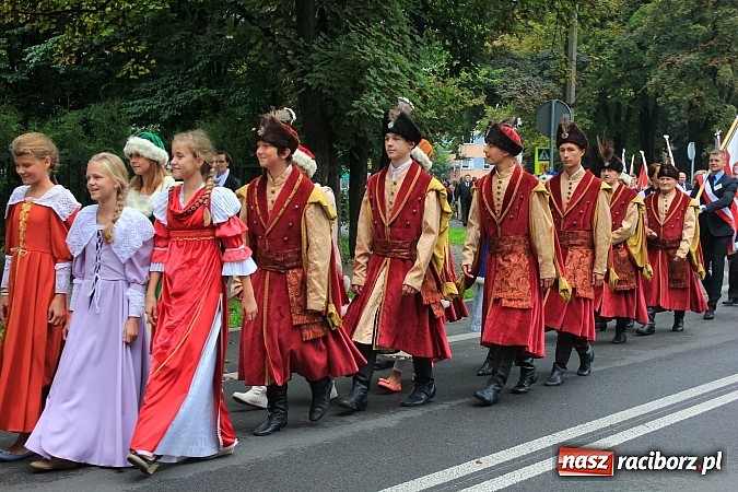 Zdjęcie w galerii na portalu naszraciborz.pl: Wojew&oacute;dzka inauguracja roku szkolnego w SP 15. Minister Edukacji Narodowej wręczyła pierwszoklasistom nowe elementarze! wiadomości z regionu