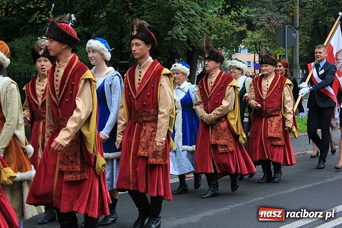 Zdjęcie w galerii na portalu naszraciborz.pl: Wojew&oacute;dzka inauguracja roku szkolnego w SP 15. Minister Edukacji Narodowej wręczyła pierwszoklasistom nowe elementarze! wiadomości z regionu