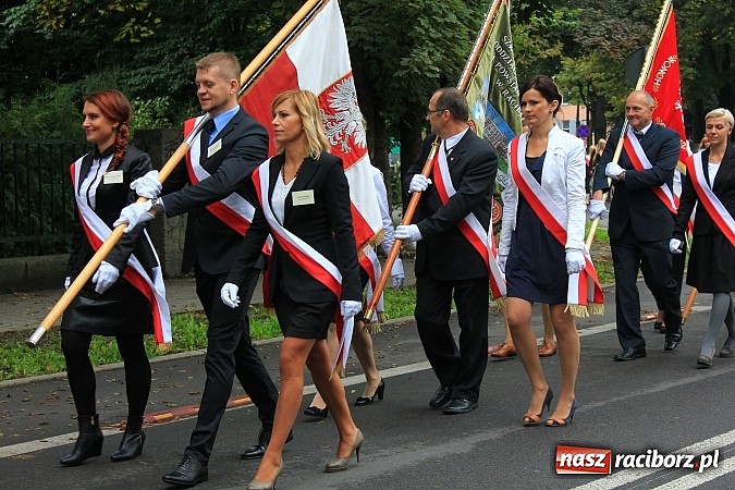 Zdjęcie w galerii na portalu naszraciborz.pl: Wojew&oacute;dzka inauguracja roku szkolnego w SP 15. Minister Edukacji Narodowej wręczyła pierwszoklasistom nowe elementarze! wiadomości z regionu