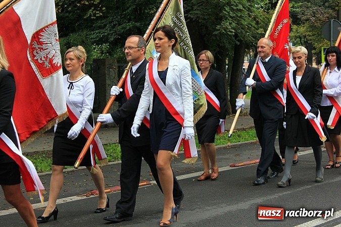 Zdjęcie w galerii na portalu naszraciborz.pl: Wojew&oacute;dzka inauguracja roku szkolnego w SP 15. Minister Edukacji Narodowej wręczyła pierwszoklasistom nowe elementarze! wiadomości z regionu