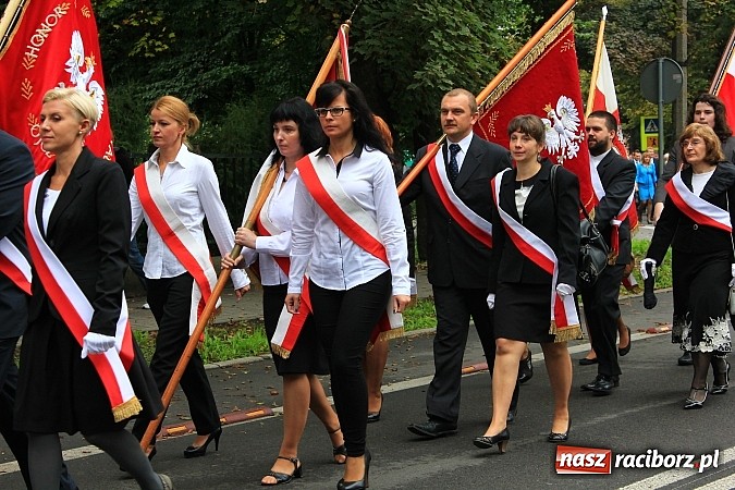 Zdjęcie w galerii na portalu naszraciborz.pl: Wojew&oacute;dzka inauguracja roku szkolnego w SP 15. Minister Edukacji Narodowej wręczyła pierwszoklasistom nowe elementarze! wiadomości z regionu