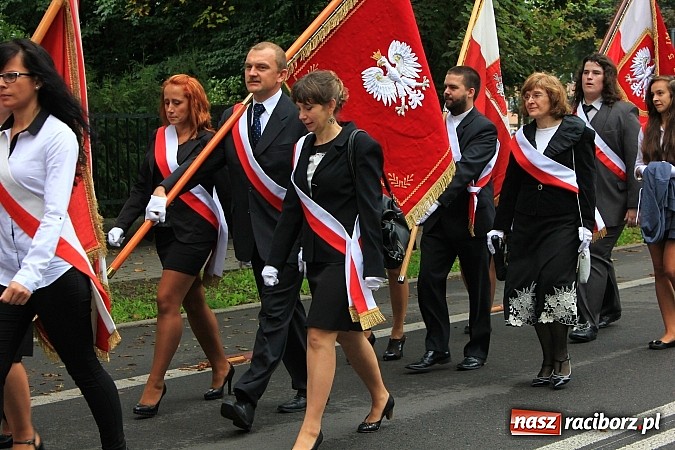 Zdjęcie w galerii na portalu naszraciborz.pl: Wojew&oacute;dzka inauguracja roku szkolnego w SP 15. Minister Edukacji Narodowej wręczyła pierwszoklasistom nowe elementarze! wiadomości z regionu
