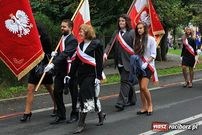 Zdjęcie w galerii na portalu naszraciborz.pl: Wojew&oacute;dzka inauguracja roku szkolnego w SP 15. Minister Edukacji Narodowej wręczyła pierwszoklasistom nowe elementarze! wiadomości z regionu