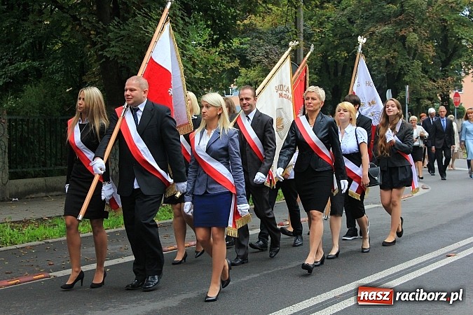 Zdjęcie w galerii na portalu naszraciborz.pl: Wojew&oacute;dzka inauguracja roku szkolnego w SP 15. Minister Edukacji Narodowej wręczyła pierwszoklasistom nowe elementarze! wiadomości z regionu