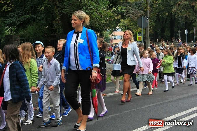 Zdjęcie w galerii na portalu naszraciborz.pl: Wojew&oacute;dzka inauguracja roku szkolnego w SP 15. Minister Edukacji Narodowej wręczyła pierwszoklasistom nowe elementarze! wiadomości z regionu