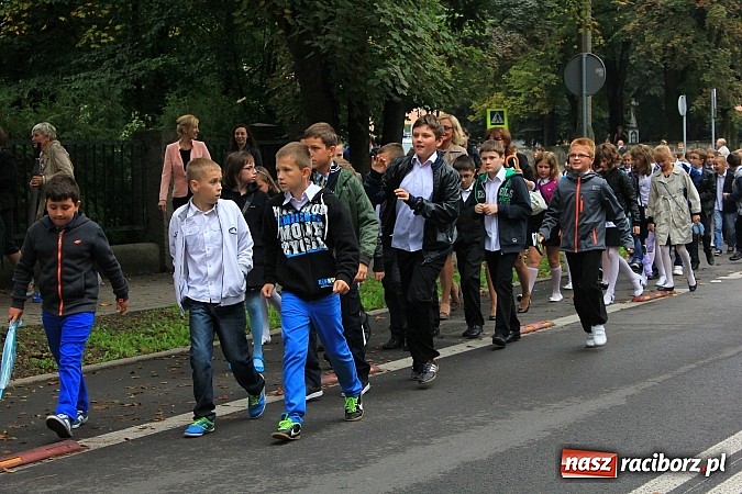 Zdjęcie w galerii na portalu naszraciborz.pl: Wojew&oacute;dzka inauguracja roku szkolnego w SP 15. Minister Edukacji Narodowej wręczyła pierwszoklasistom nowe elementarze! wiadomości z regionu