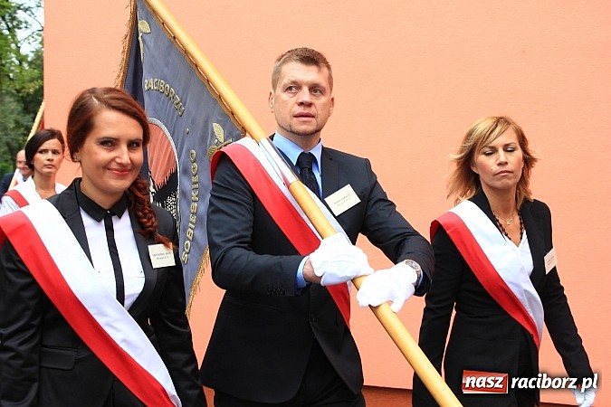 Zdjęcie w galerii na portalu naszraciborz.pl: Wojew&oacute;dzka inauguracja roku szkolnego w SP 15. Minister Edukacji Narodowej wręczyła pierwszoklasistom nowe elementarze! wiadomości z regionu