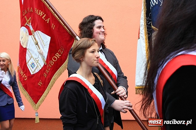 Zdjęcie w galerii na portalu naszraciborz.pl: Wojew&oacute;dzka inauguracja roku szkolnego w SP 15. Minister Edukacji Narodowej wręczyła pierwszoklasistom nowe elementarze! wiadomości z regionu