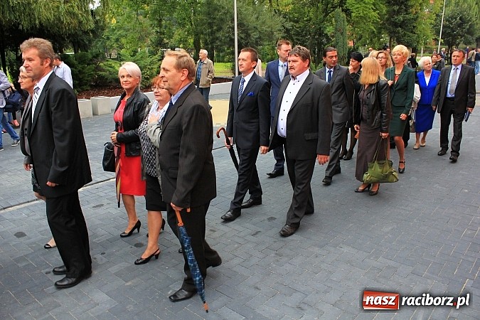 Zdjęcie w galerii na portalu naszraciborz.pl: Wojew&oacute;dzka inauguracja roku szkolnego w SP 15. Minister Edukacji Narodowej wręczyła pierwszoklasistom nowe elementarze! wiadomości z regionu