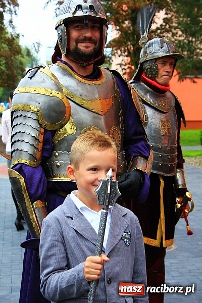 Zdjęcie w galerii na portalu naszraciborz.pl: Wojew&oacute;dzka inauguracja roku szkolnego w SP 15. Minister Edukacji Narodowej wręczyła pierwszoklasistom nowe elementarze! wiadomości z regionu