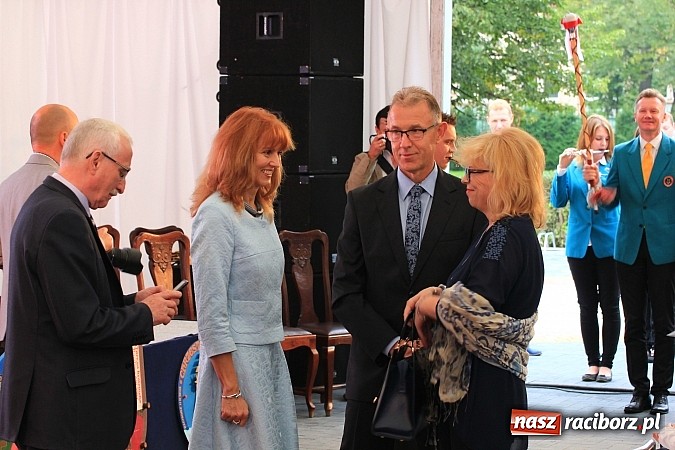 Zdjęcie w galerii na portalu naszraciborz.pl: Wojew&oacute;dzka inauguracja roku szkolnego w SP 15. Minister Edukacji Narodowej wręczyła pierwszoklasistom nowe elementarze! wiadomości z regionu