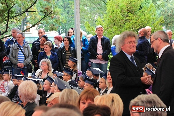Zdjęcie w galerii na portalu naszraciborz.pl: Wojew&oacute;dzka inauguracja roku szkolnego w SP 15. Minister Edukacji Narodowej wręczyła pierwszoklasistom nowe elementarze! wiadomości z regionu
