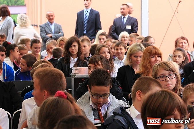 Zdjęcie w galerii na portalu naszraciborz.pl: Wojew&oacute;dzka inauguracja roku szkolnego w SP 15. Minister Edukacji Narodowej wręczyła pierwszoklasistom nowe elementarze! wiadomości z regionu