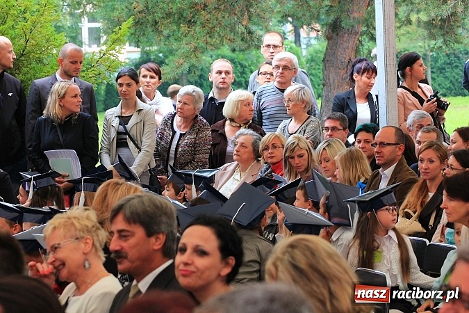 Zdjęcie w galerii na portalu naszraciborz.pl: Wojew&oacute;dzka inauguracja roku szkolnego w SP 15. Minister Edukacji Narodowej wręczyła pierwszoklasistom nowe elementarze! wiadomości z regionu