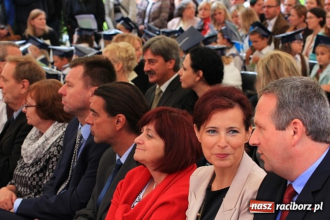 Zdjęcie w galerii na portalu naszraciborz.pl: Wojew&oacute;dzka inauguracja roku szkolnego w SP 15. Minister Edukacji Narodowej wręczyła pierwszoklasistom nowe elementarze! wiadomości z regionu