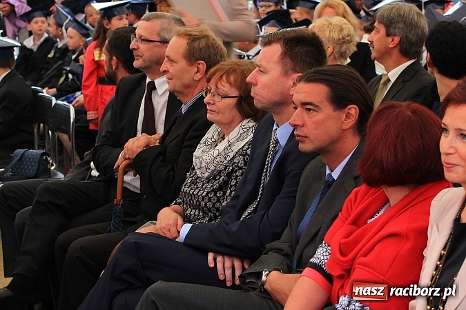 Zdjęcie w galerii na portalu naszraciborz.pl: Wojew&oacute;dzka inauguracja roku szkolnego w SP 15. Minister Edukacji Narodowej wręczyła pierwszoklasistom nowe elementarze! wiadomości z regionu