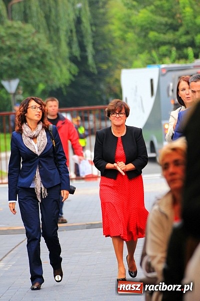 Zdjęcie w galerii na portalu naszraciborz.pl: Wojew&oacute;dzka inauguracja roku szkolnego w SP 15. Minister Edukacji Narodowej wręczyła pierwszoklasistom nowe elementarze! wiadomości z regionu