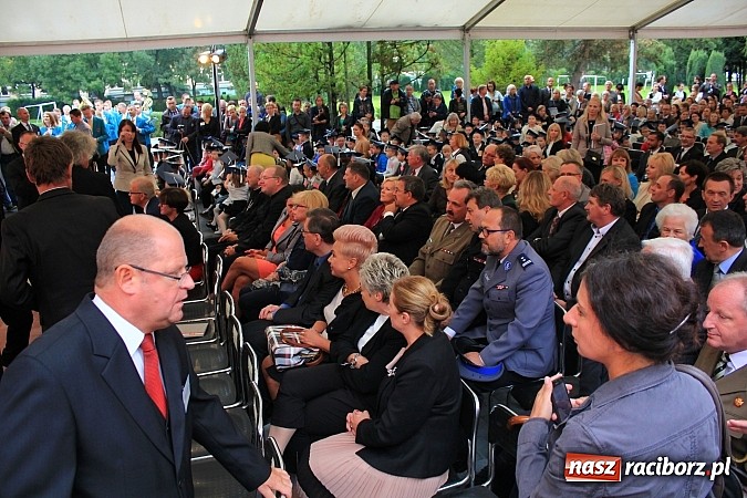 Zdjęcie w galerii na portalu naszraciborz.pl: Wojew&oacute;dzka inauguracja roku szkolnego w SP 15. Minister Edukacji Narodowej wręczyła pierwszoklasistom nowe elementarze! wiadomości z regionu