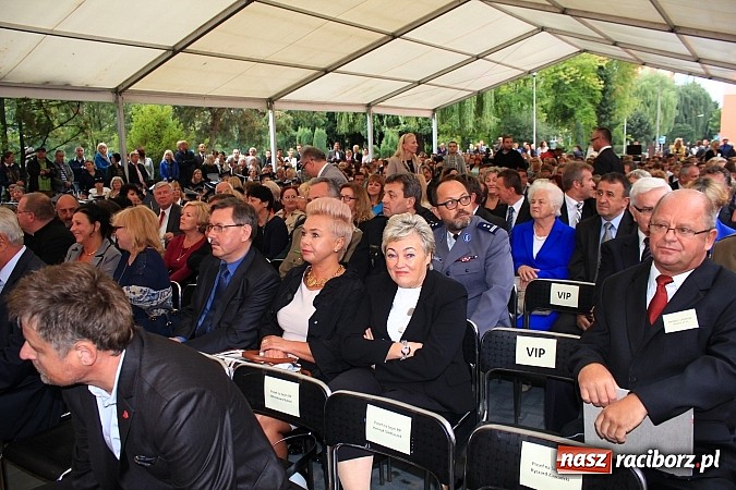 Zdjęcie w galerii na portalu naszraciborz.pl: Wojew&oacute;dzka inauguracja roku szkolnego w SP 15. Minister Edukacji Narodowej wręczyła pierwszoklasistom nowe elementarze! wiadomości z regionu