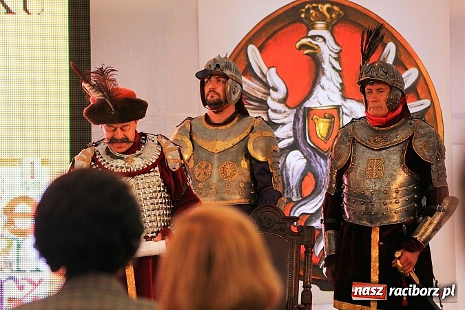 Zdjęcie w galerii na portalu naszraciborz.pl: Wojew&oacute;dzka inauguracja roku szkolnego w SP 15. Minister Edukacji Narodowej wręczyła pierwszoklasistom nowe elementarze! wiadomości z regionu