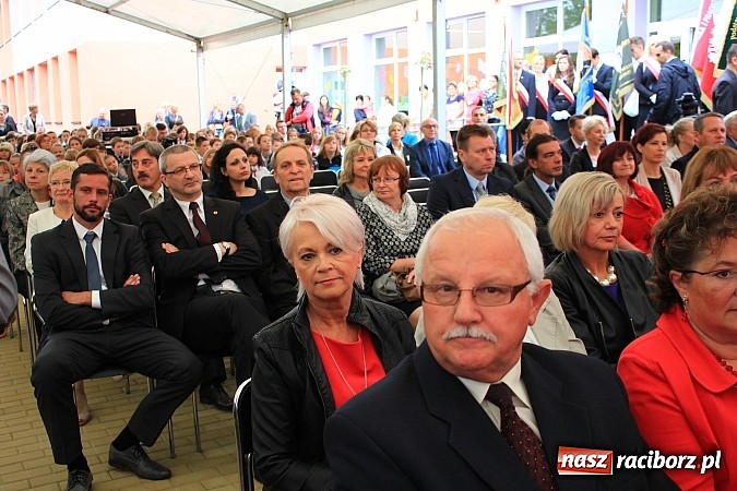Zdjęcie w galerii na portalu naszraciborz.pl: Wojew&oacute;dzka inauguracja roku szkolnego w SP 15. Minister Edukacji Narodowej wręczyła pierwszoklasistom nowe elementarze! wiadomości z regionu